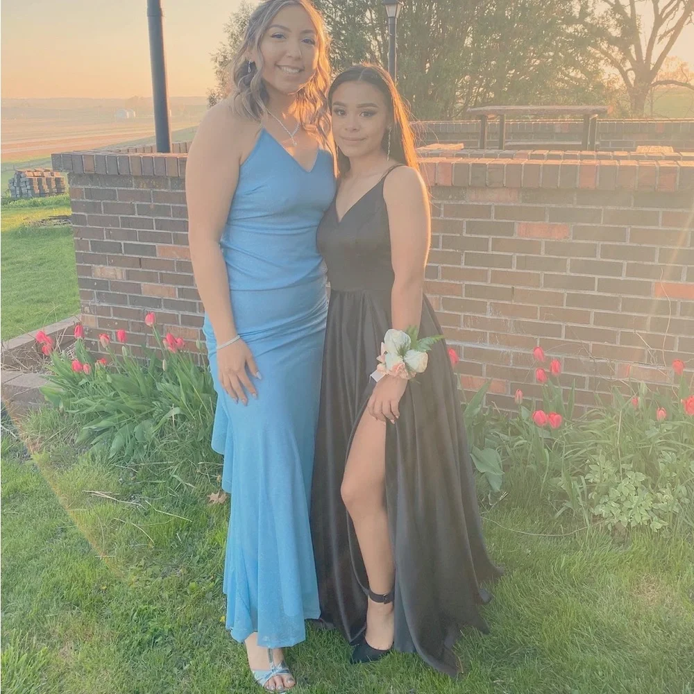 Windsor Prom Dress- size M - Picture 2 of 2